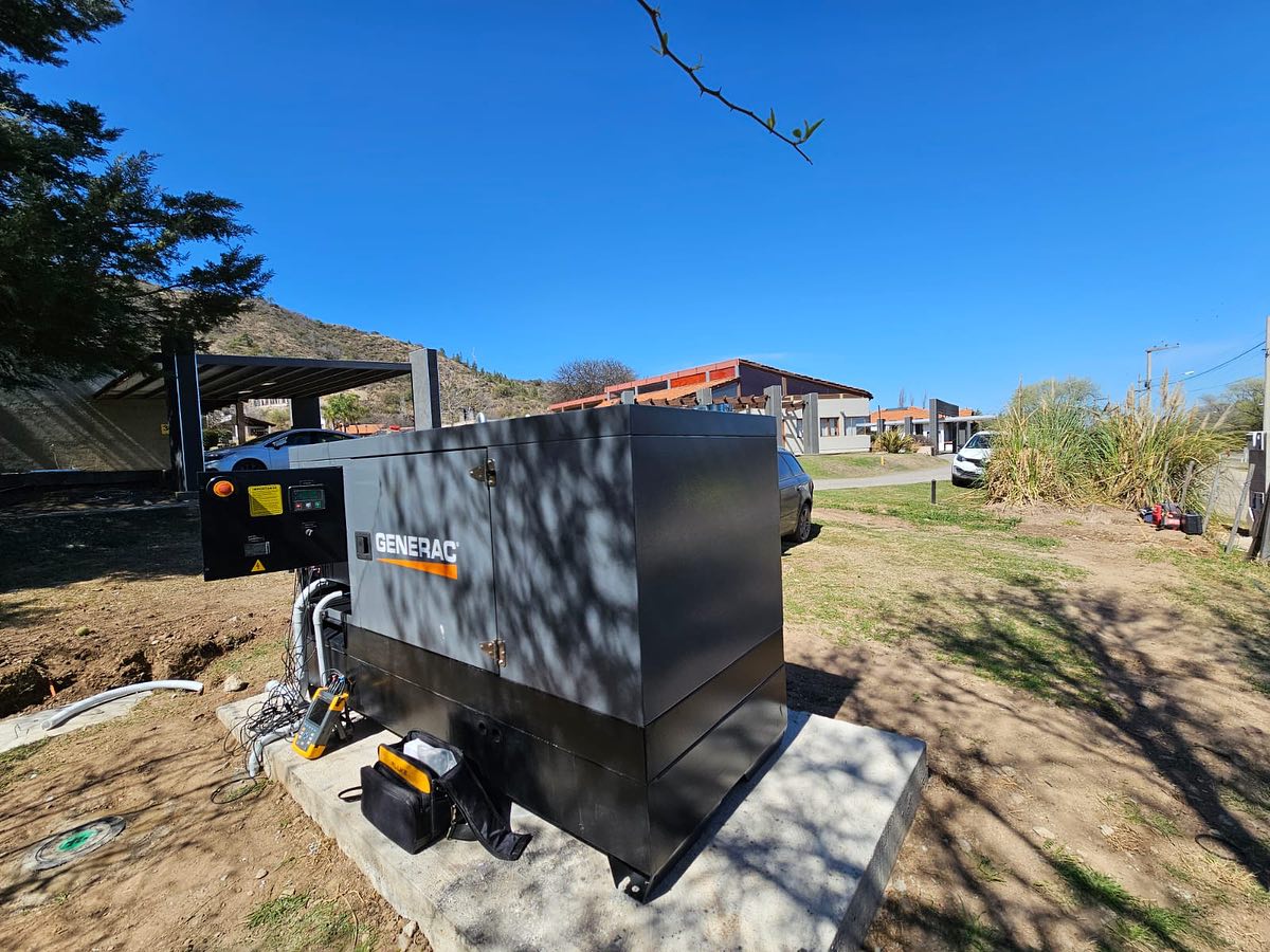 Generador industrial Generac instalado